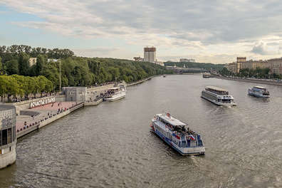 Круговая речная прогулка от Нескучного сада, путешествие по Москве-реке